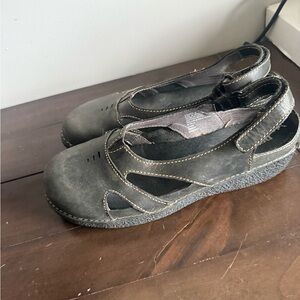 Duluth Trading Women’s Leather Closed-Toe Sandals – Size 8